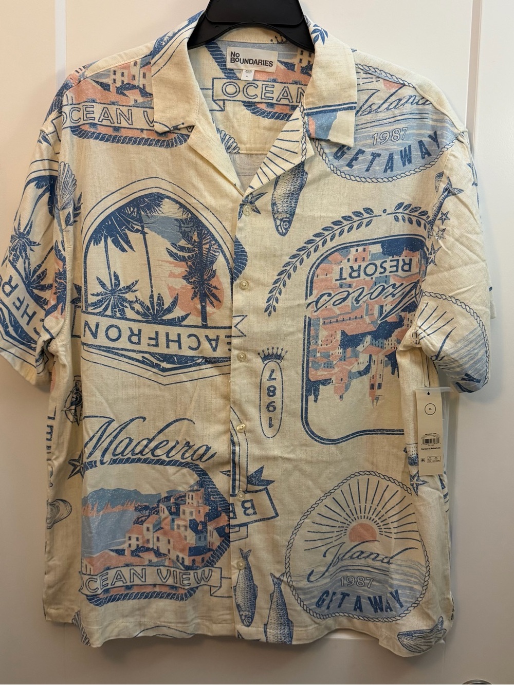 No Boundaries Men’s Cream Hawaiian Print Button-Up Shirt